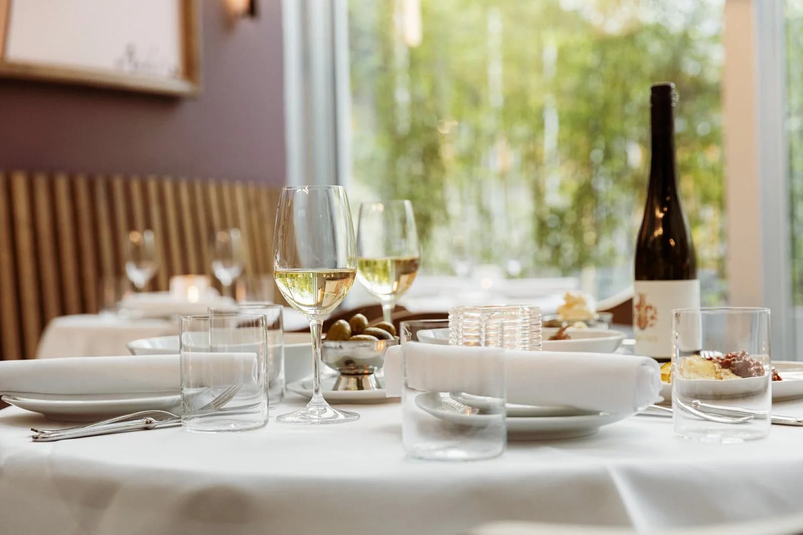 Dining table setting at Club Birdies